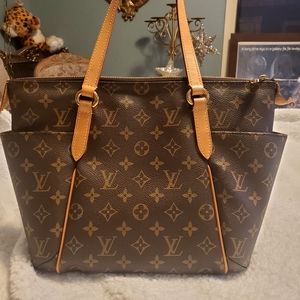 Louis Vuitton purse